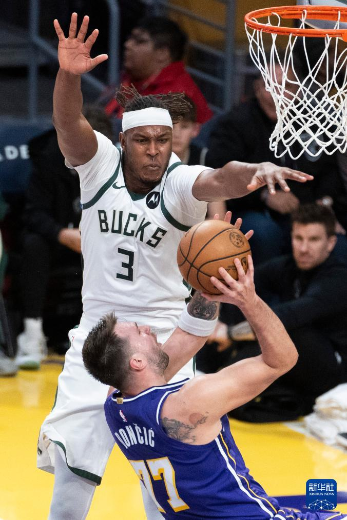 清晨摩纳哥调整名单以备法国杯密尔沃基雄鹿围绕NBA常规赛战术微调，东契奇连续三场比赛得分超过大胜直接炸裂的简单介绍