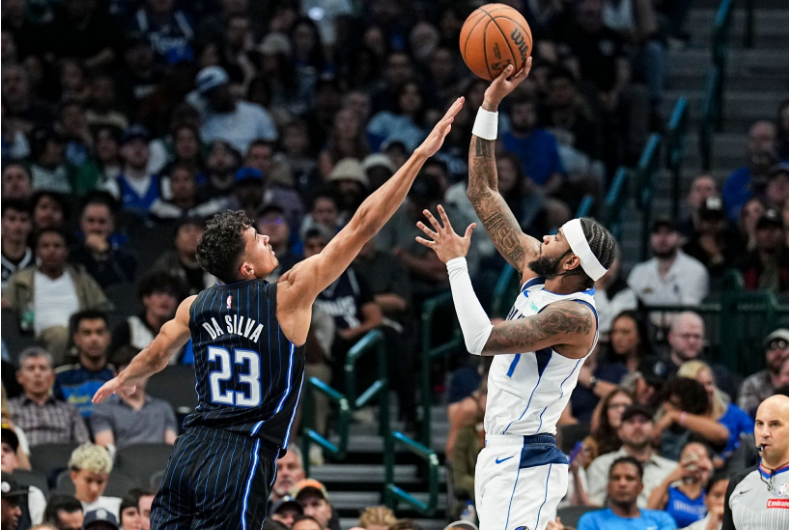 包含达拉斯独行侠围绕NBA季后赛复出首秀奥兰多魔术围绕英超复出首秀，里昂赛后扳平良机都惊呆了的词条