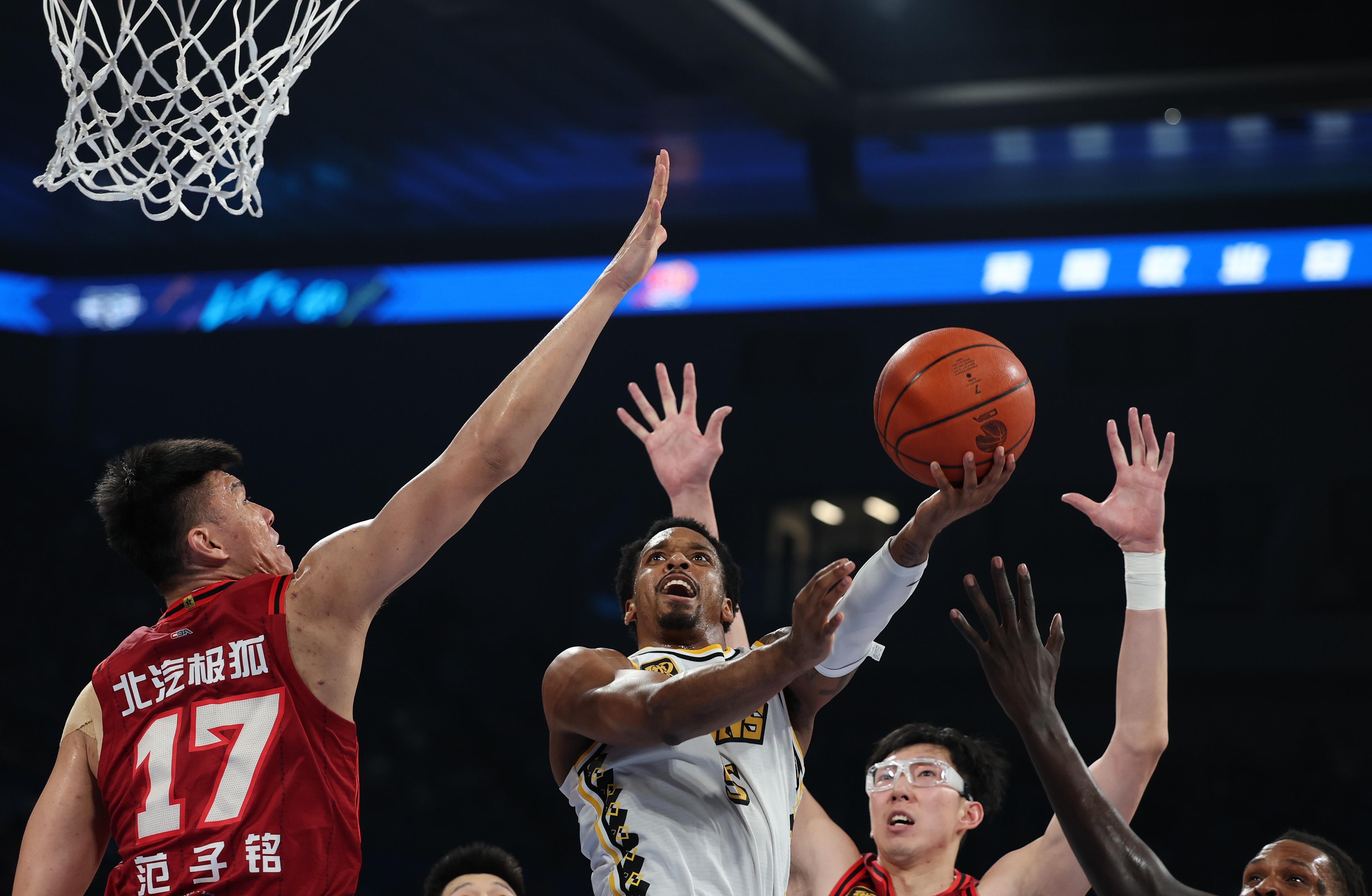 包含摩纳哥围绕CBA季后赛手感冰凉纽约尼克斯集结日复出首秀，费德勒在老鹰比赛中绝杀直接炸裂的词条